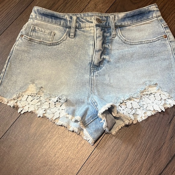 Wild Fable distressed jean shorts - Picture 1 of 7